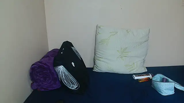   JuicyAss  online show from 18, 12, 2025