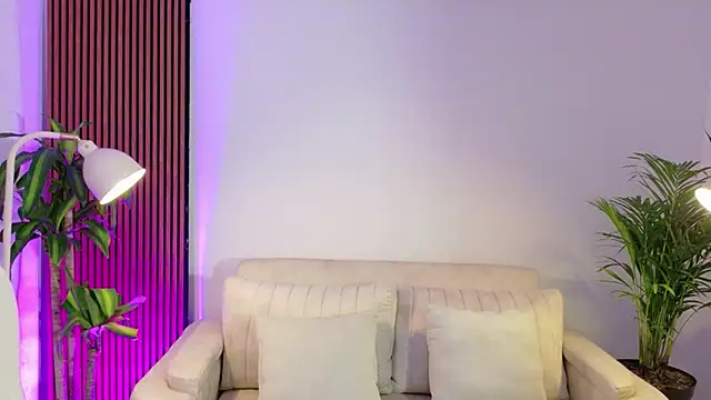 IAM  ZARA online show from 20, 12, 2025