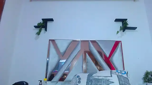 Snapshot of ElyThonsom chatting on 15, 12, 2025 ElyThonsom online show from 15, 12, 2025