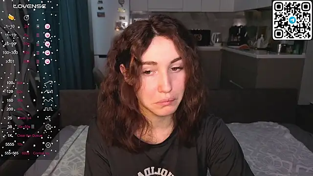 Snapshot of Alena_MellS chatting on 15, 12, 2025 Alena MellS online show from 15, 12, 2025