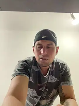 Snapshot of DarkOnebaki- chatting on 15, 12, 2025 DarkOnebaki- online show from 15, 12, 2025