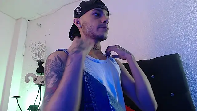 Snapshot of kingdani_hot chatting on 1, 2, 2026 kingdani hot online show from 1, 2, 2026