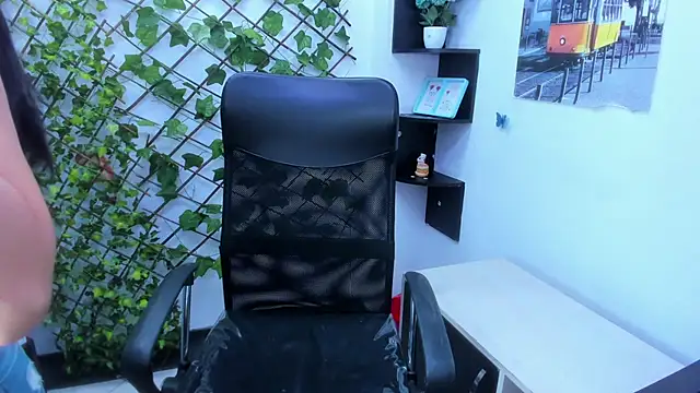 sophi hardd  online show from 15, 4, 2026