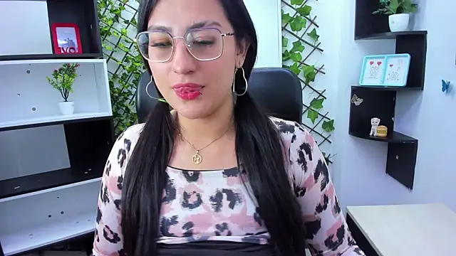 Snapshot of sophi_hardd_ chatting on 24, 4, 2026 sophi hardd online show from 24, 4, 2026