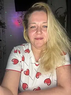 JenniferCarmen online show from 15, 4, 2026