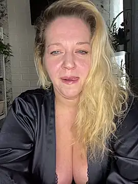 Snapshot of JenniferCarmen chatting on 27, 4, 2026 JenniferCarmen online show from 27, 4, 2026