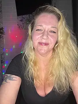 Snapshot of JenniferCarmen chatting on 6, 5, 2026 JenniferCarmen online show from 6, 5, 2026