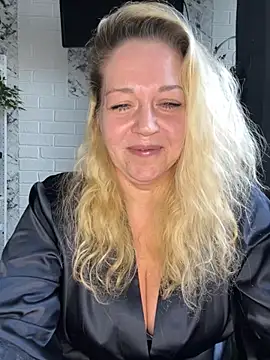 JenniferCarmen online show from 15, 4, 2026