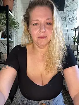Snapshot of JenniferCarmen chatting on 20, 6, 2026 JenniferCarmen online show from 20, 6, 2026