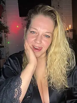 Snapshot of JenniferCarmen chatting on 25, 5, 2026 JenniferCarmen online show from 25, 5, 2026