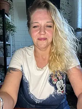 Snapshot of JenniferCarmen chatting on 1, 7, 2026 JenniferCarmen online show from 1, 7, 2026