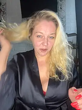 Snapshot of JenniferCarmen chatting on 10, 5, 2026 JenniferCarmen online show from 10, 5, 2026