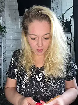 Snapshot of JenniferCarmen chatting on 23, 4, 2026 JenniferCarmen online show from 23, 4, 2026