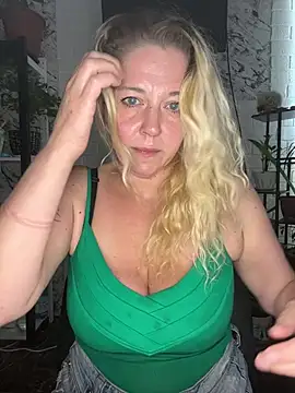 Snapshot of JenniferCarmen chatting on 17, 7, 2026 JenniferCarmen online show from 17, 7, 2026