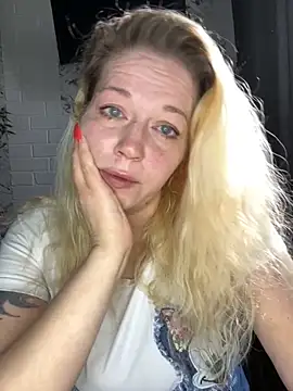 Snapshot of JenniferCarmen chatting on 8, 5, 2026 JenniferCarmen online show from 8, 5, 2026
