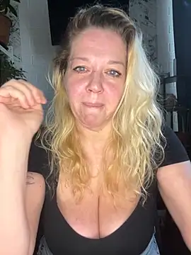 Snapshot of JenniferCarmen chatting on 24, 5, 2026 JenniferCarmen online show from 24, 5, 2026