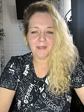 Snapshot of JenniferCarmen chatting on 28, 4, 2026 JenniferCarmen online show from 28, 4, 2026