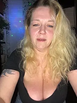 Snapshot of JenniferCarmen chatting on 12, 5, 2026 JenniferCarmen online show from 12, 5, 2026