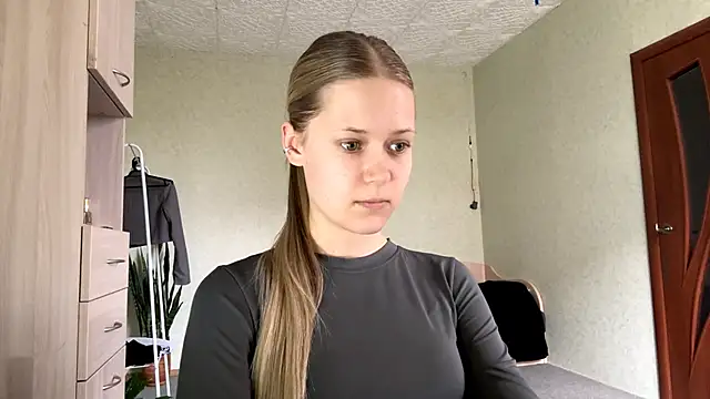 ZaidaSchwarten online show from 12, 4, 2026