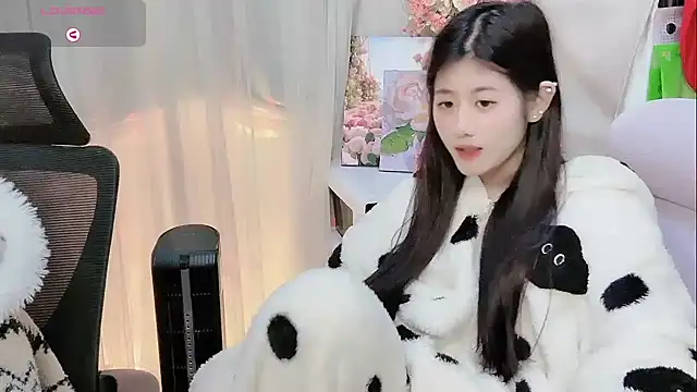 Snapshot of Yvonne-07 chatting on 19, 1, 2026 Yvonne-07 online show from 19, 1, 2026