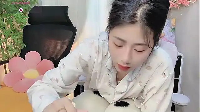 Snapshot of Yvonne-07 chatting on 28, 2, 2026 Yvonne-07 online show from 28, 2, 2026