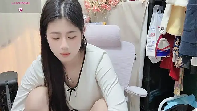 Yvonne-07 online show from 7, 3, 2026