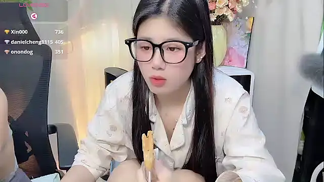 Yvonne-07 online show from 15, 12, 2025