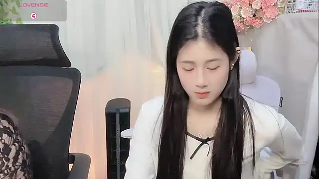 Yvonne-07 online show from 8, 3, 2026