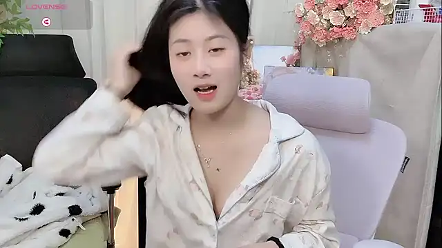 Yvonne-07 online show from 8, 1, 2026