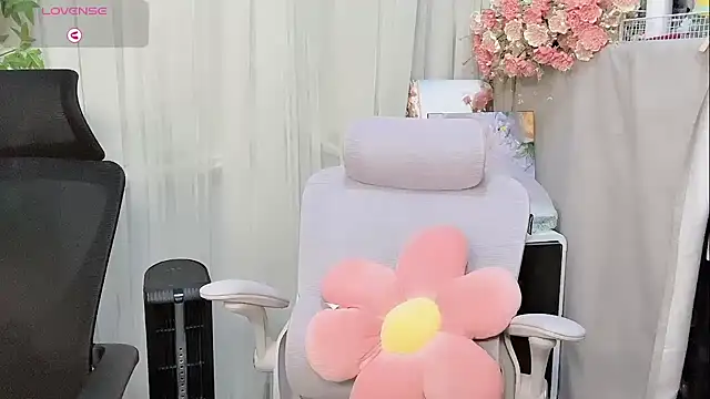 Snapshot of Yvonne-07 chatting on 2, 3, 2026 Yvonne-07 online show from 2, 3, 2026