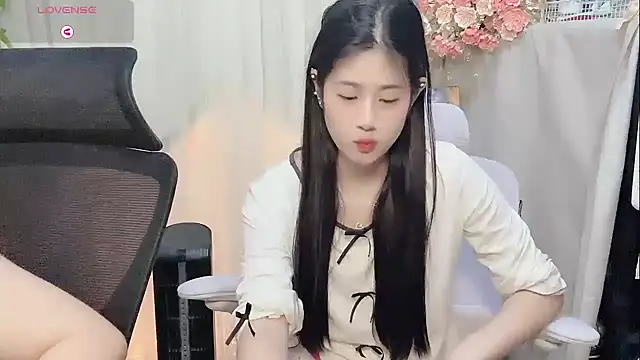 Yvonne-07 online show from 4, 3, 2026