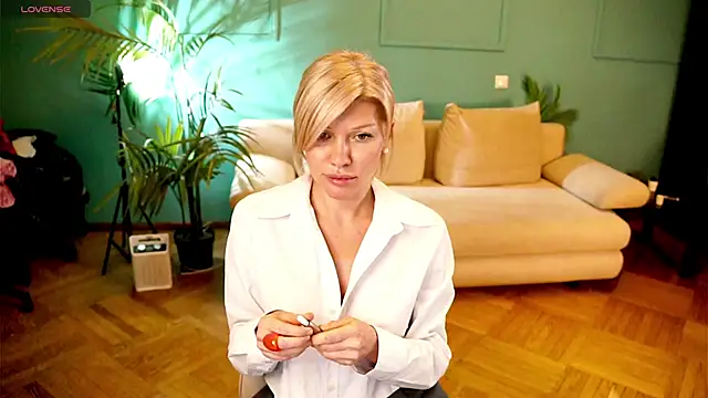 Lindsi Luvviv online show from 15, 1, 2026