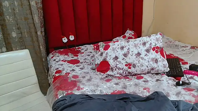 Snapshot of ChoklitBerryXX chatting on 17, 12, 2025 ChoklitBerryXX online show from 17, 12, 2025