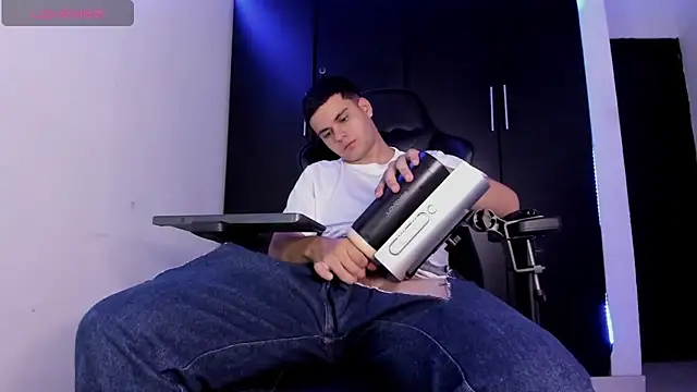 Liam Mateo online show from 3, 4, 2026