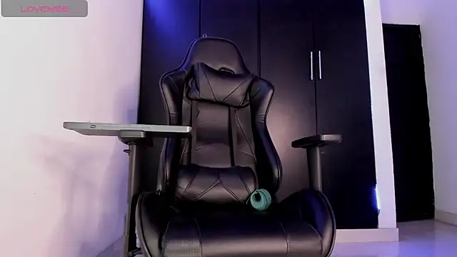 Liam Mateo online show from 6, 4, 2026