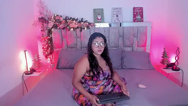 Snapshot of Siryenay_ chatting on 15, 12, 2025 Siryenay online show from 15, 12, 2025