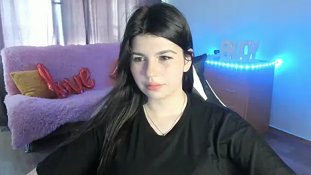 KisaModel online show from 8, 7, 2026