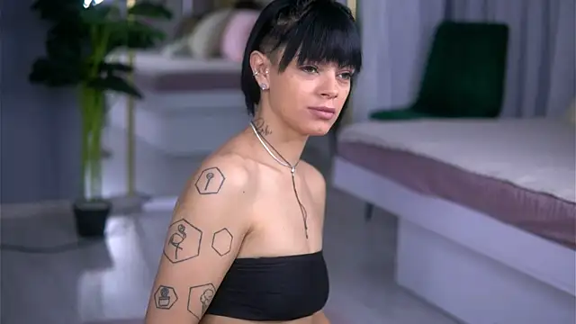 Snapshot of AnneFaris chatting on 19, 12, 2025 AnneFaris online show from 19, 12, 2025