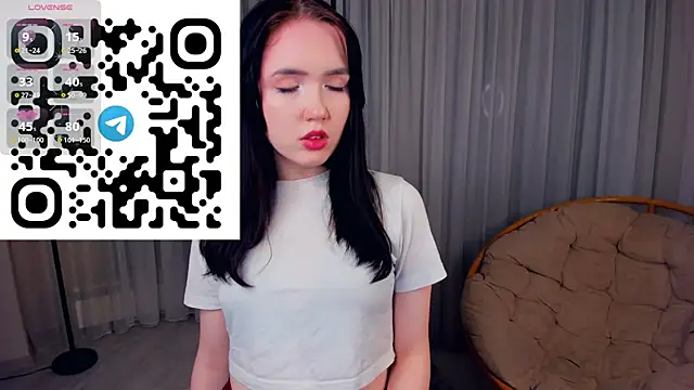 Snapshot of LenaKurpiel chatting on 17, 12, 2025 LenaKurpiel online show from 17, 12, 2025