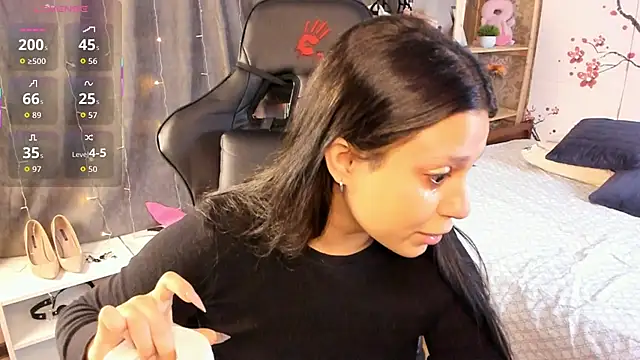 Snapshot of Nicole_Pars chatting on 18, 12, 2025 Nicole Pars online show from 18, 12, 2025