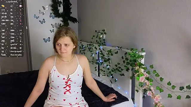 HazeElariel online show from 14, 4, 2026
