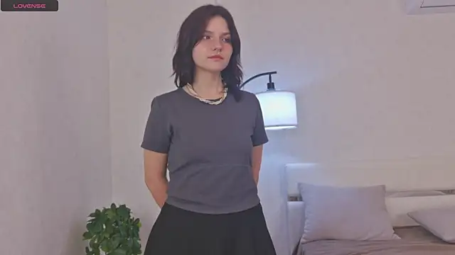 NyraVesperis online show from 19, 4, 2026