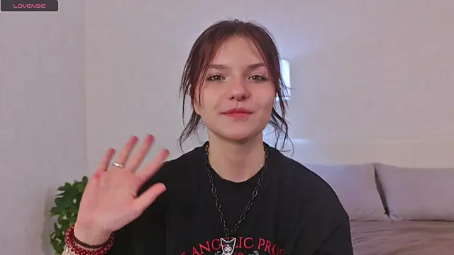 NyraVesperis online show from 22, 4, 2026