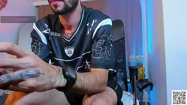 Snapshot of _YOURHERO chatting on 15, 4, 2026 YOURHERO online show from 15, 4, 2026