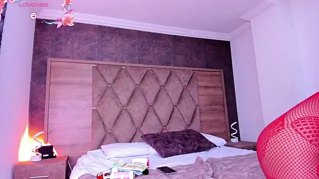 AriadnaLoren online show from 6, 2, 2026