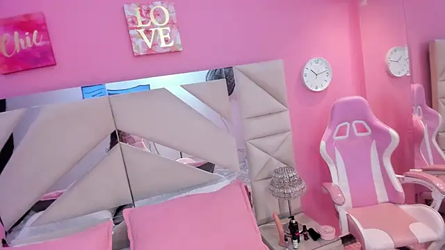 Snapshot of rousse_millers chatting on 16, 12, 2025 rousse millers online show from 16, 12, 2025