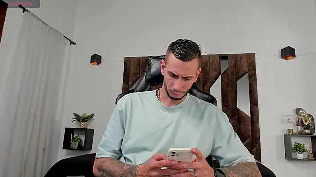 J king   online show from 29, 4, 2026