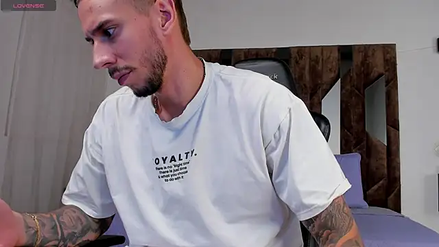 J king   online show from 14, 4, 2026