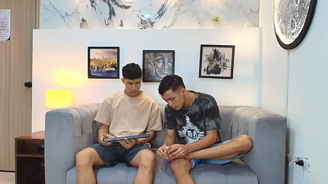 Snapshot of YOUNG_GUYS1 chatting on 18, 12, 2025 YOUNG GUYS1 online show from 18, 12, 2025