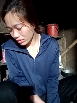 little-effy online show from 18, 4, 2026